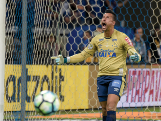 Em 2017, o Cruzeiro teve uma das jornadas mais emocionantes de sua história para conquistar a Copa do Brasil. Ao longo da campanha, o Cruzeiro eliminou equipes com quem ele já havia disputado o título. Primeiro foi o São Paulo. Nas quartas de final eliminou o Palmeiras e na semifinal o Grêmio. Na decisão, o Cruzeiro tinha pela frente o Flamengo. Depois do empate de 1 a 1 no Maracanã e de um 0 a 0 no Mineirão, a decisão foi para os pênaltis. Ali, brilhou a estrela do goleiro Fábio, que defendeu a cobrança de Diego e garantiu o penta do Cruzeiro na Copa do Brasil! 
Foto - Washington Alves / Light Press