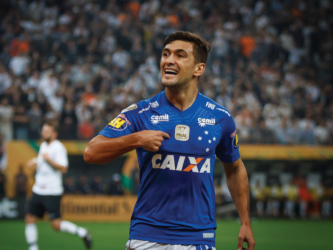 Como atual campeão da Copa do Brasil, o Cruzeiro entrava na disputa já nas oitavas de final da competição. Em seu caminho encurtado na Copa do Brasil, o Cruzeiro pasou por Athlético-PR, Santos e Palmeiras até chegar a decisão. O adversário da vez seria o Corinthians. Em Belo Horizonte, vitória por 1 a 0 do Cruzeiro. No jogo da volta, em São Paulo, apesar da pressão corintiana, o Cruzeiro conseguiu uma vitória por 2 a 1, com gols de Robinho e Arrascaeta, se sagrando como Hexa Campeão e o maior vencedor da Copa do Brasil!
Foto: Vinnicius Silva / Arquivo Cruzeiro